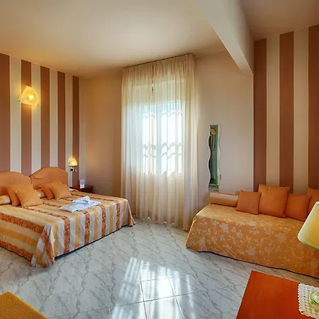 Castello Ξενοδοχείο 3*